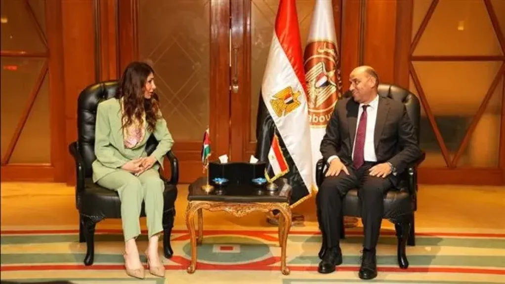 وزير العمل لنظيرته الفلسطينية: مصر لن تتوانى عن دعم صمودكم