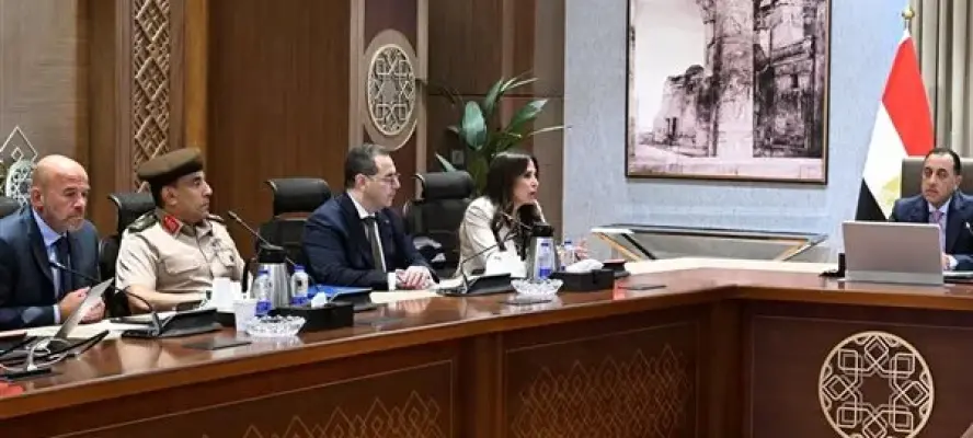 رئيس الوزراء يستعرض موقف أحد المشروعات الكبرى بمدينة العلمين الجديدة