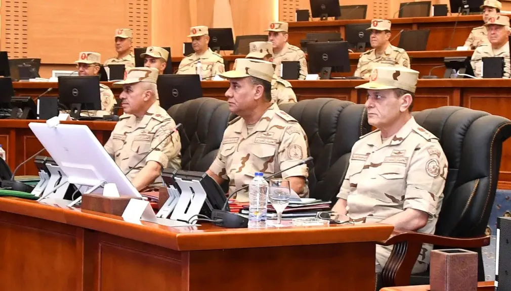 وزير الدفاع يشهد تنفيذ المرحلة الرئيسية لمشروع مراكز القيادة الإستراتيجي التعبوي بنطاق الجيش الثالث الميداني