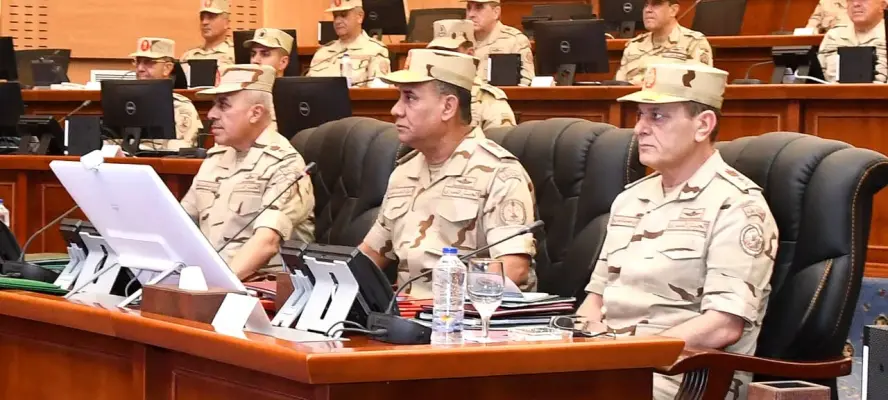 وزير الدفاع يشهد تنفيذ المرحلة الرئيسية لمشروع مراكز القيادة الإستراتيجي التعبوي بنطاق الجيش الثالث الميداني