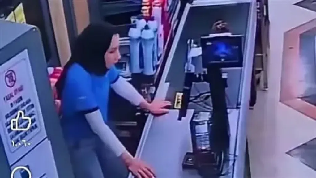 وزارة العمل تفجر مفاجأة في فيديو استغاثة فتاة من ظروف عمل صعبة