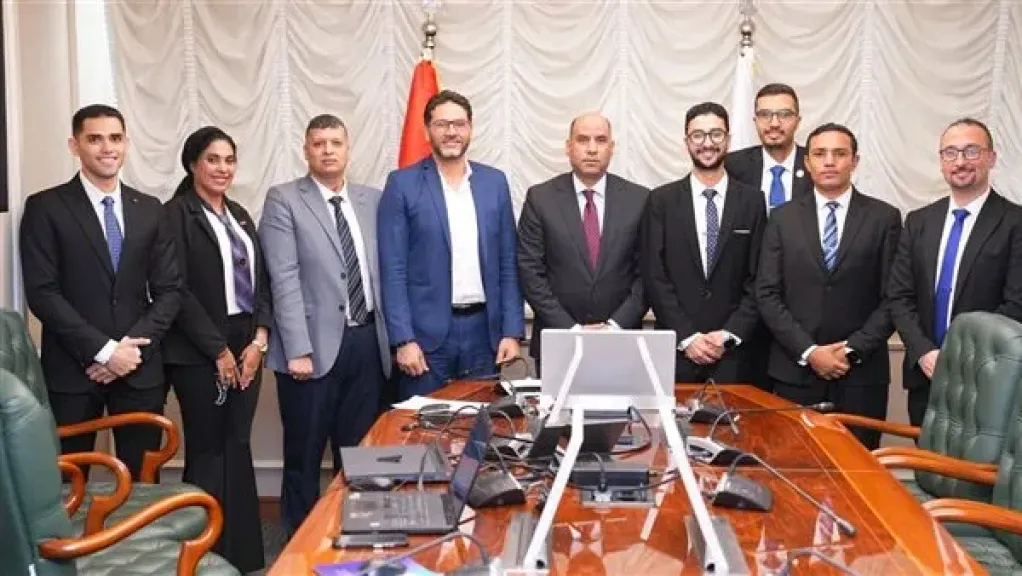 وزير العمل يستقبل مجموعة من شباب الجامعات المتطوعين