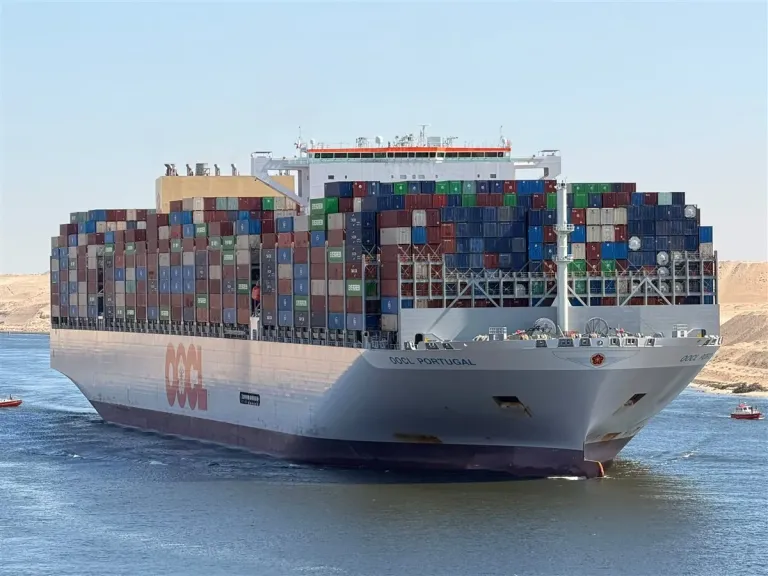 قناة السويس تشهد العبور الأول لسفينة الحاويات OOCl PORTUGAL