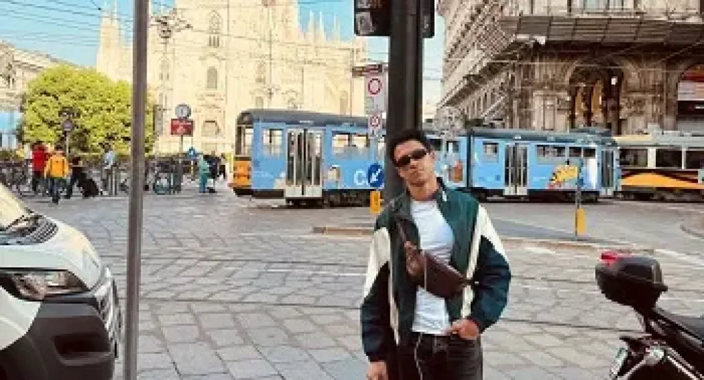 عصام عمر في إيطاليا لتصوير مشاهد من فيلمه الجديد بيتزا