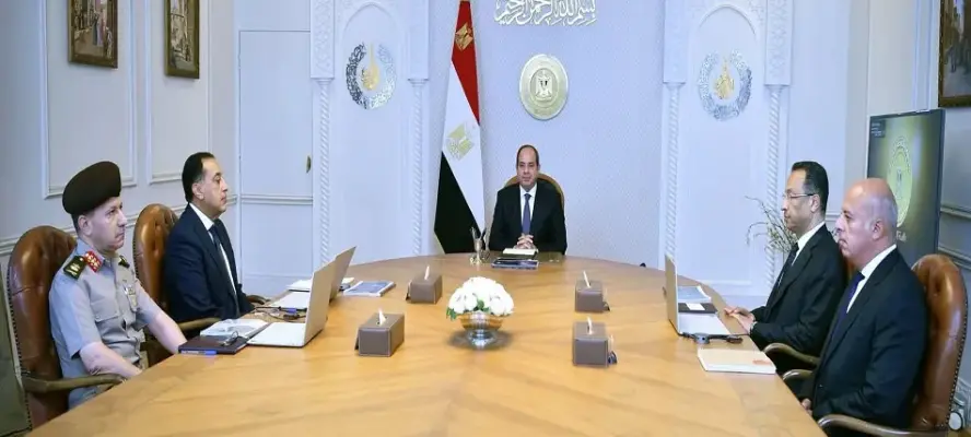 الرئيس السيسي يجتمع مع رئيس الوزراء ووزير الاتصالات