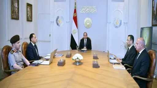 الرئيس السيسي يجتمع مع رئيس الوزراء ووزير الاتصالات