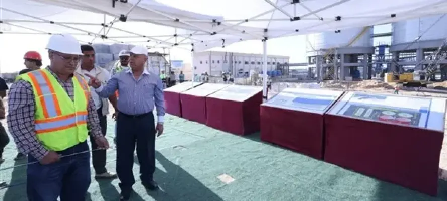 وزير النقل يتفقد مواقع العمل بمشروع تطوير وتوسعة ميناء العريش البحري