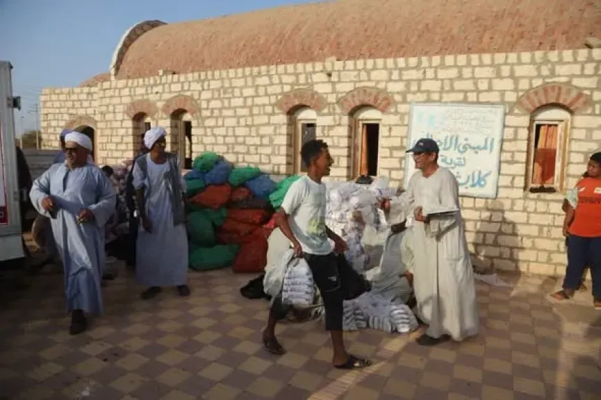 استجابة فورية من وزير الزراعة.. قافلة مساعدات ضخمة تصل «كلابشة» بأسوان