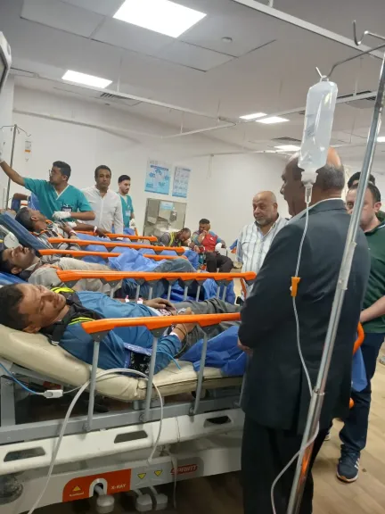 نقل 33 مصابًا إلى المجمع الطبي بالسويس إثر حادث تصادم في العين السخنة