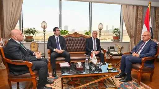 وزير الري يلتقي رئيس الهيئة العامة للاستعلامات لبحث تعزيز التنسيق الإعلامي بشأن قضايا المياه