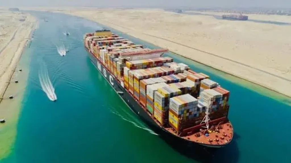 ارتفاع إيرادات قناة السويس 56.7% خلال أغسطس.. والملاحة منتظمة