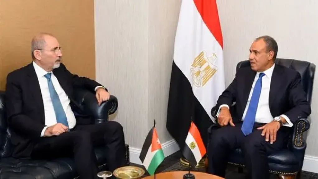 وزير الخارجية ونظيره الأردني يبحثان تعزيز العلاقات الثنائية والتطورات الإقليمية