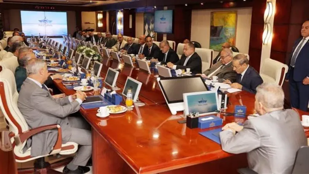 رئيس هيئة قناة السويس: التوترات الجيوسياسية تضغط على سلاسل الإمداد