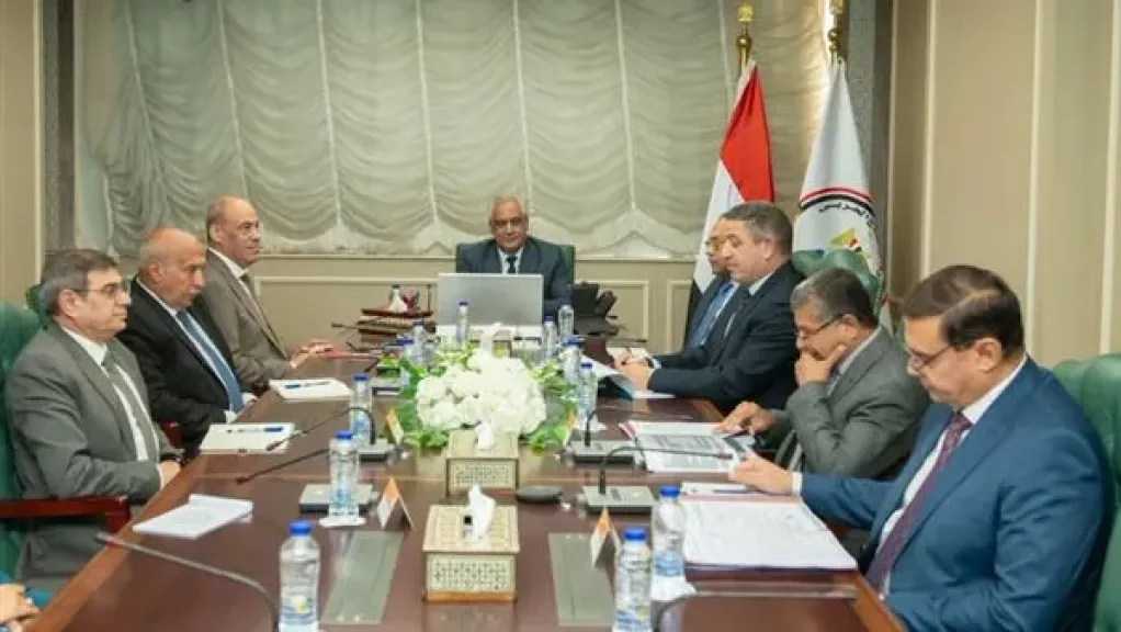 وزير الإنتاج الحربي يتابع خطة تطوير ورفع كفاءة «حلوان للأجهزة المعدنية»