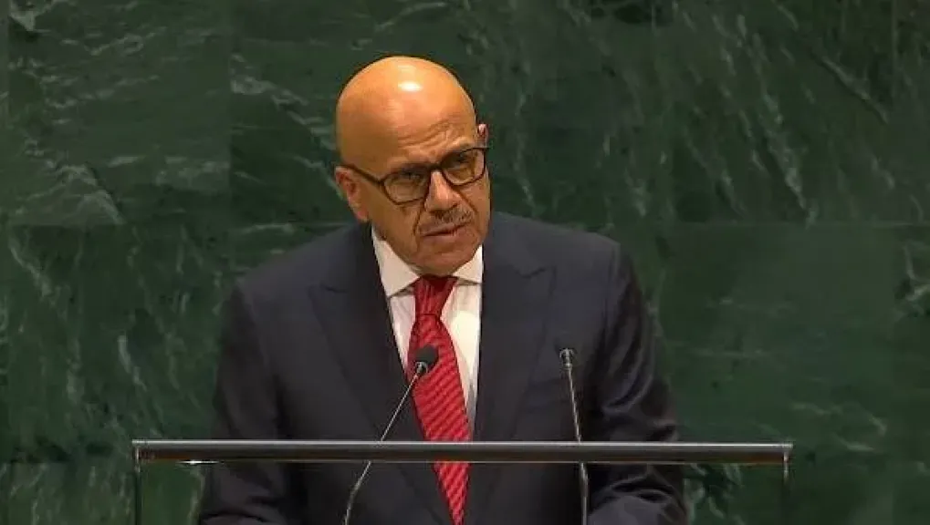 وزير الخارجية البحريني: نرفض أي رسوم تُفرض على عبور مضيق هرمز