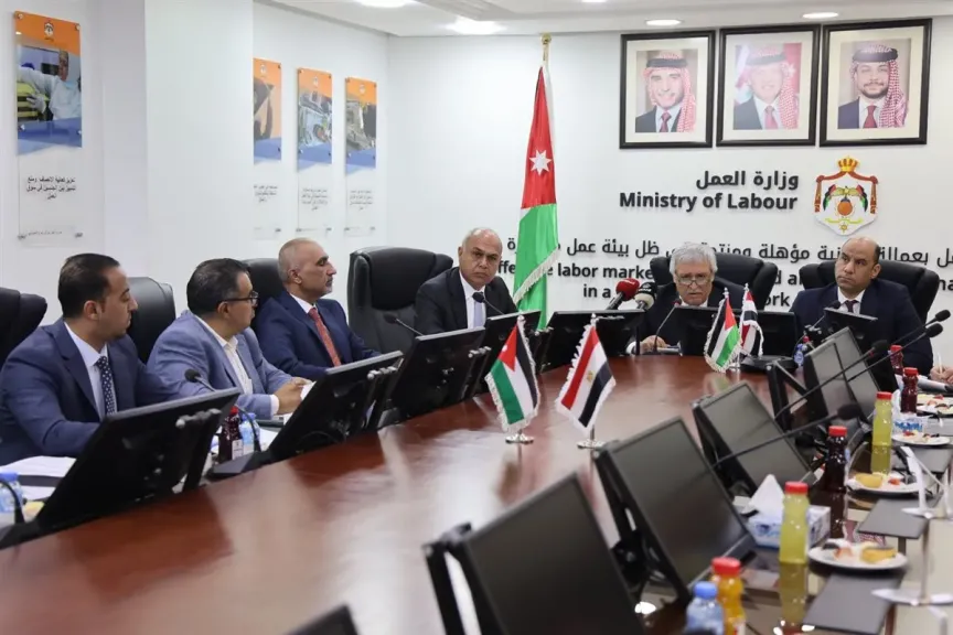 وزير العمل يبحث مع نظيره الأردني تعزيز التعاون بين البلدين