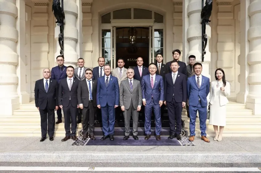 وزير العدل يتفقد تقنيات ”مدينة العدالة” بمقر ”هواوي” بالصين
