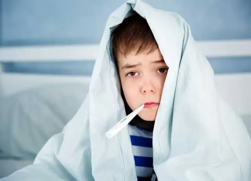 تقلبات الطقس تهدد الأطفال بنزلات البرد.. 5 نصائح لحمايتهم مع بداية الخريف