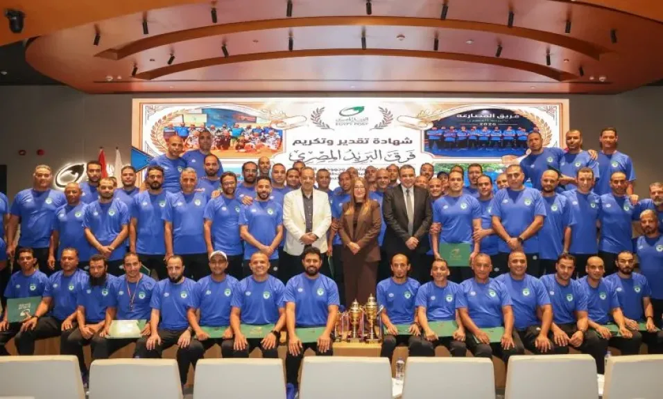 رئيس البريد تكرم الفرق الرياضية الفائزة في بطولة الشركات