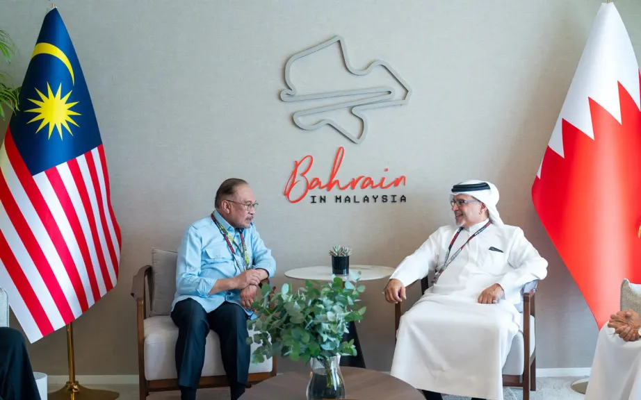 ولي العهد البحريني يؤكد على تعزيز العلاقات الثنائية مع ماليزيا