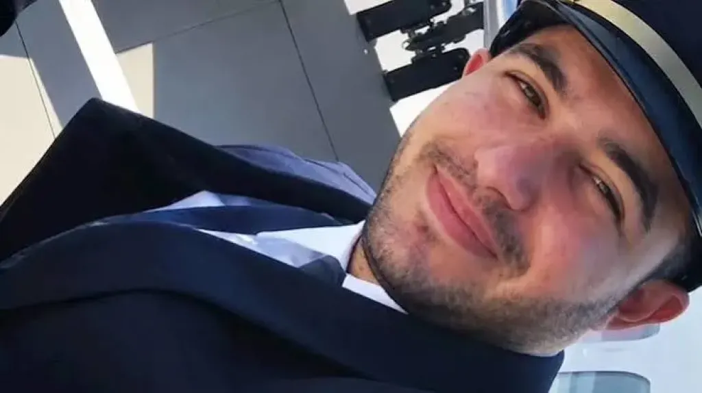 الكشف عن هوية مساعد طيار فلاي دبي.. وتقارير أمريكية تكشف تفاصيل مثيرة عن تاريخه