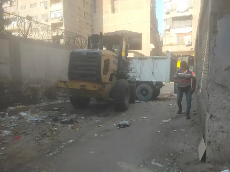 رفع 1100 طن مخلفات بإمبابة وفتح الطرق أمام الحركة المرورية بالجيزة