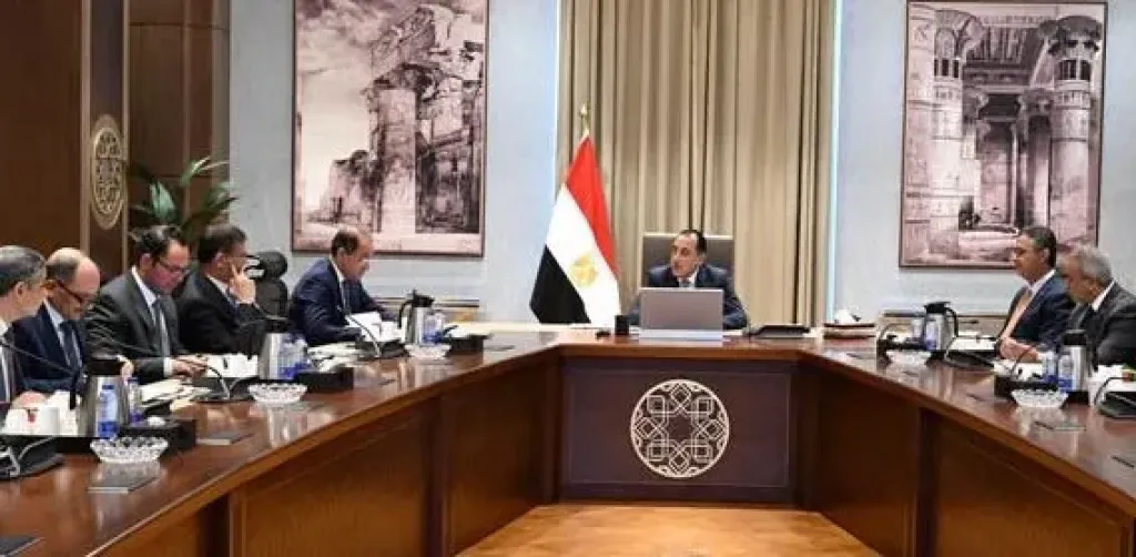 رئيس الوزراء يتابع موقف سداد مستحقات محصول قصب السكر للمزارعين.. ويناقش أسعار توريد السلع الاستراتيجية