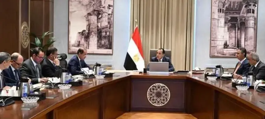 رئيس الوزراء يتابع موقف سداد مستحقات محصول قصب السكر للمزارعين.. ويناقش أسعار توريد السلع الاستراتيجية