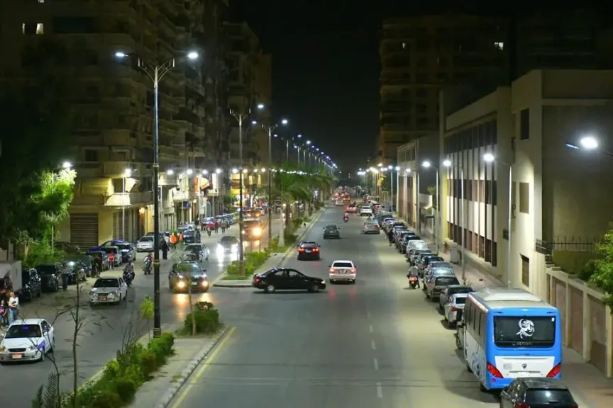 محافظ بورسعيد يُضيء «أرض العزب» و«الوفاء» بـ 200 كشاف جديد