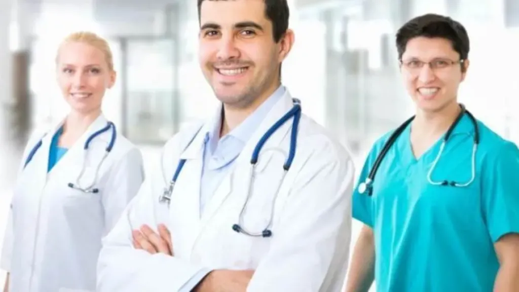 قروض الأطباء في 5 بنوك.. تمويلات تصل إلى 3 ملايين جنيه وفترات سداد حتى 15 عامًا
