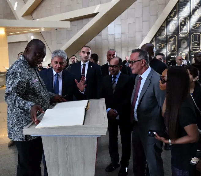 رئيس جنوب إفريقيا يزور المتحف المصري الكبير وأهرامات الجيزة
