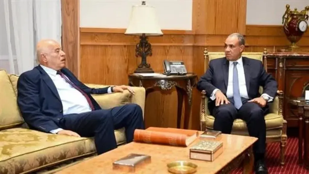 وزير الخارجية يلتقي أمين سر اللجنة المركزية لحركة فتح