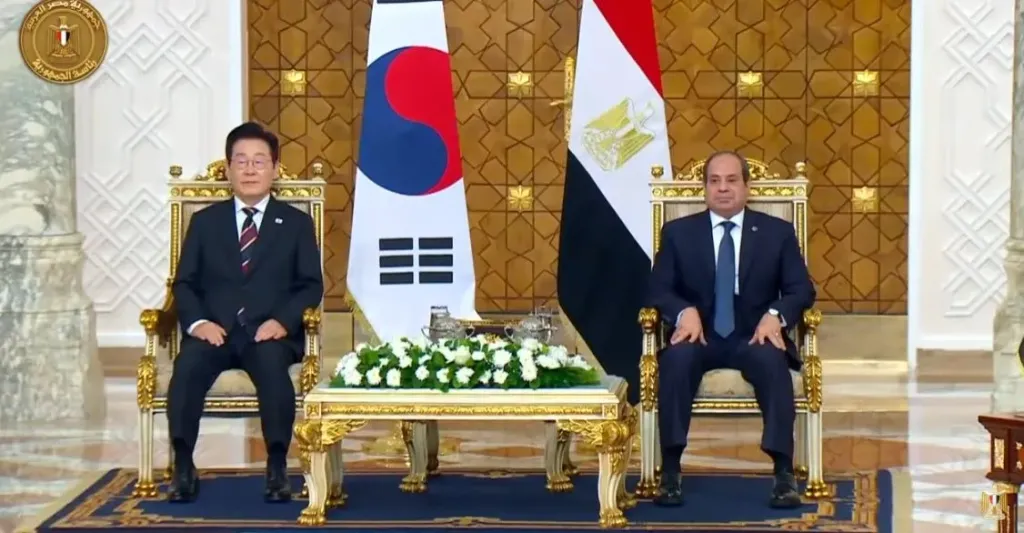 مصر وكوريا تؤكدان التزامهما بالعمل المشترك من أجل تحقيق السلام والاستقرار في الشرق الأوسط وشبه الجزيرة الكورية