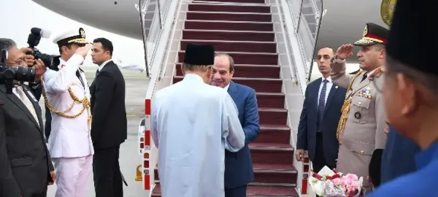 لحظة وصول الرئيس السيسي إلى ماليزيا في ثاني محطات جولته الأسيوية .. صور