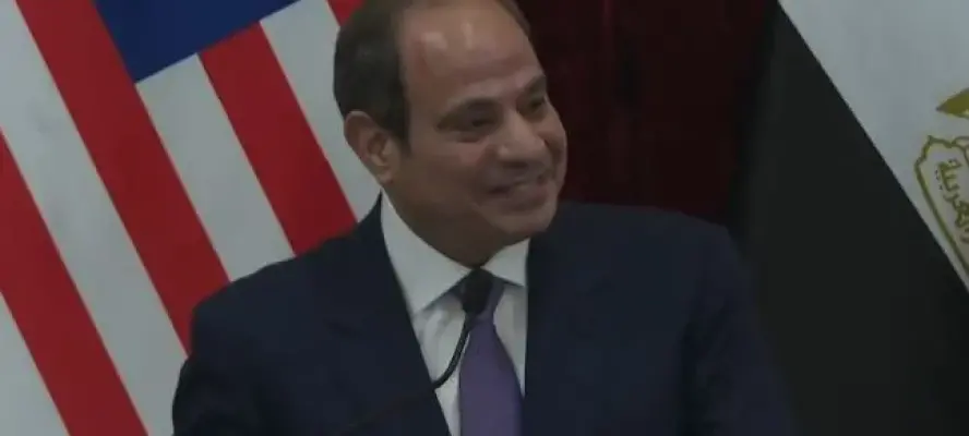 الرئيس السيسي يمازح رئيس وزراء ماليزيا: مقدرش أنافسك