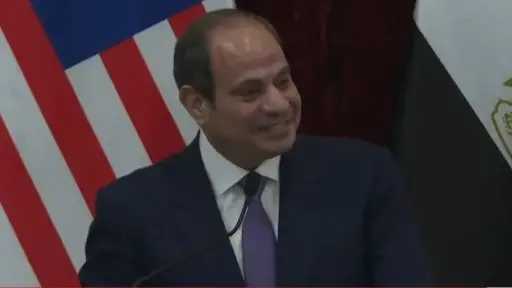 الرئيس السيسي يمازح رئيس وزراء ماليزيا: مقدرش أنافسك