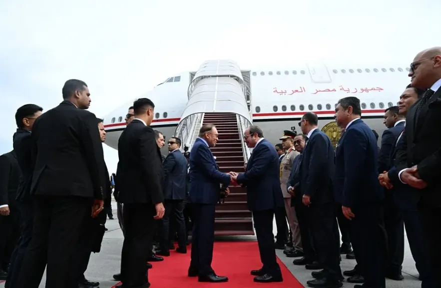 المتحدث الرئاسي ينشر صور مغادرة الرئيس السيسي ماليزيا متوجهًا لإندونيسيا