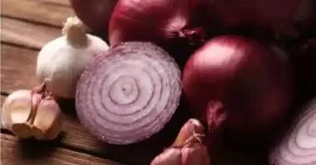 البصل النيئ وسكر الدم.. هل يخفض مستوياته فعلاً؟