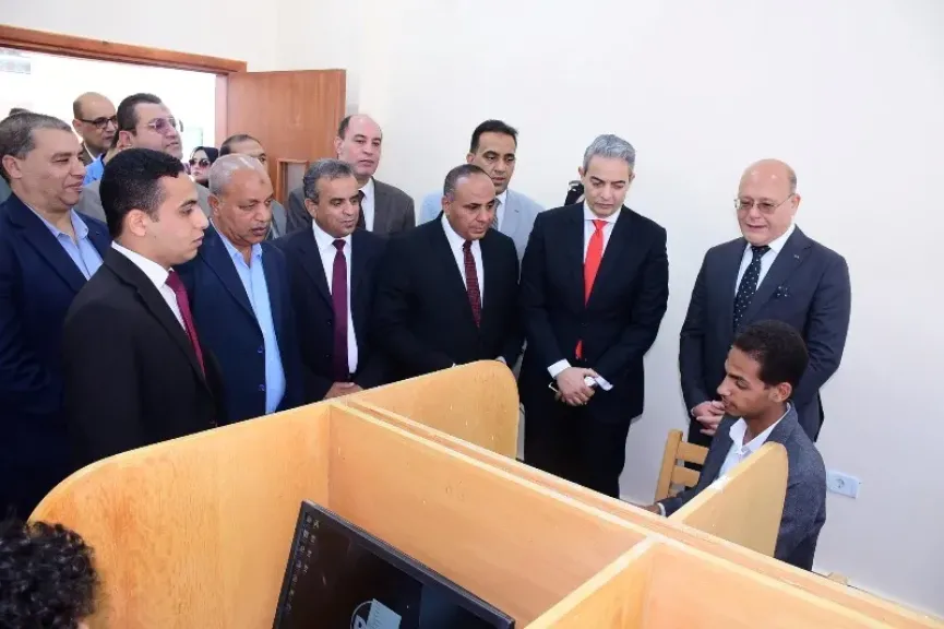 نقيب الإعلاميين ورئيس جامعة سوهاج يفتتحان مركزًا لمكافحة الشائعات