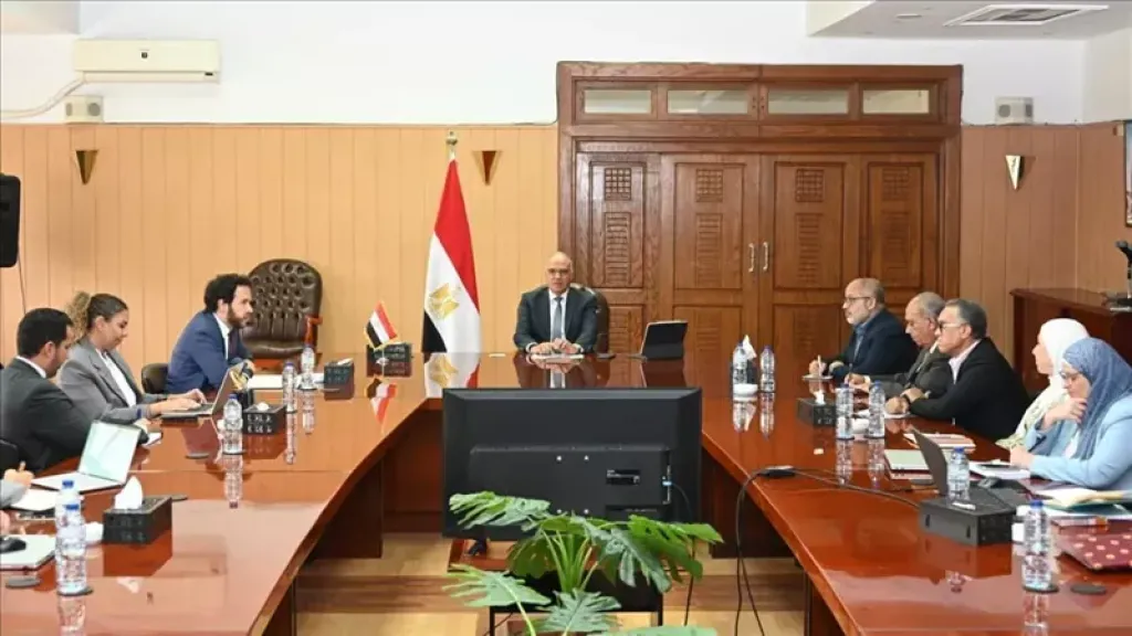 وزير الري يبحث مع نائب رئيس البنك الأوروبي لإعادة الإعمار والتنمية تعزيز التعاون