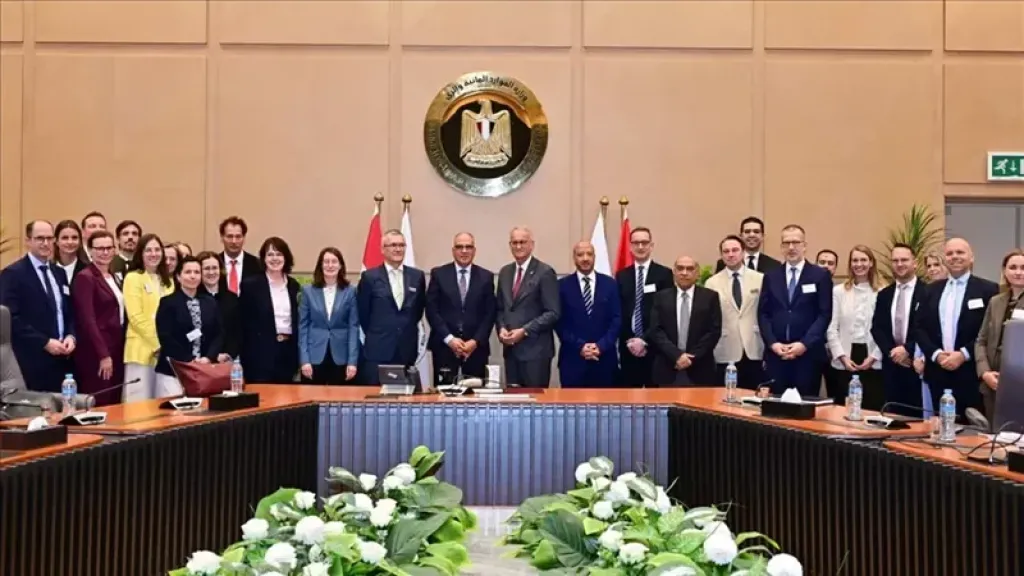 وزير الري يبحث مع رئيس الأكاديمية الاتحادية للسياسات الأمنية ببرلين التعاون بالموارد المائية