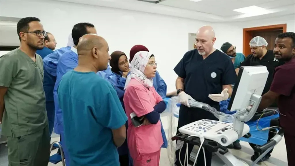 الرعاية الصحية تستضيف خبير عالمي لتقييم الحالات القلبية المعقدة وتطوير مهارات أطباء القلب