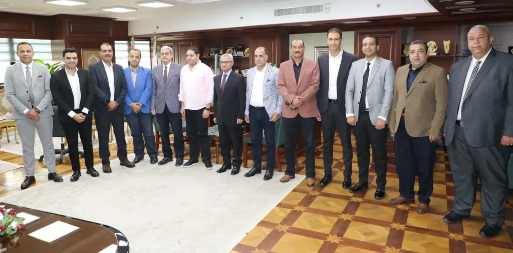 محافظ بني سويف يُهنئ مجلس إدارة نادي بني سويف الرياضي الجديد