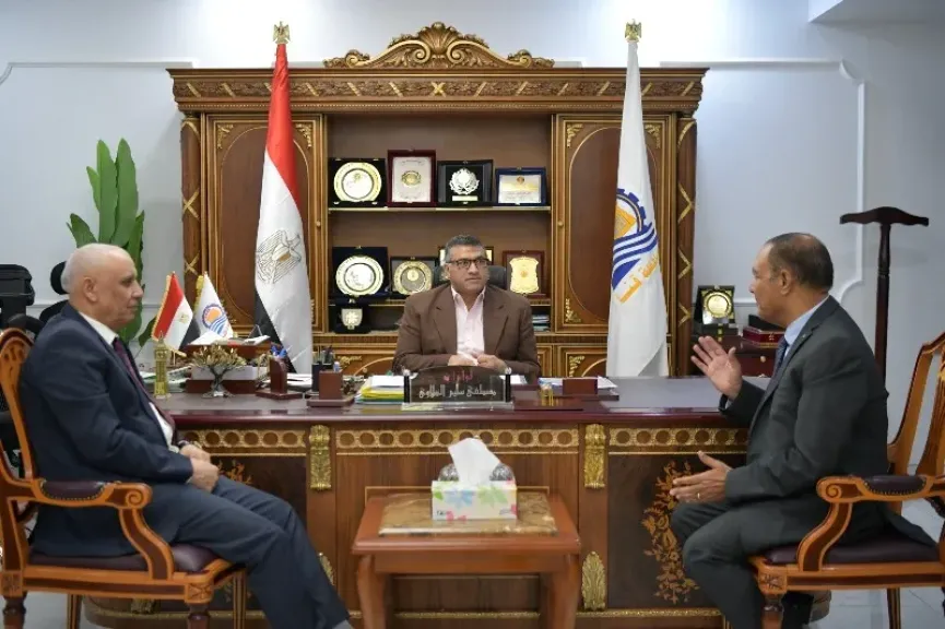 محافظ قنا يؤكد أهمية تطوير منظومة مياه الشرب والصرف الصحي