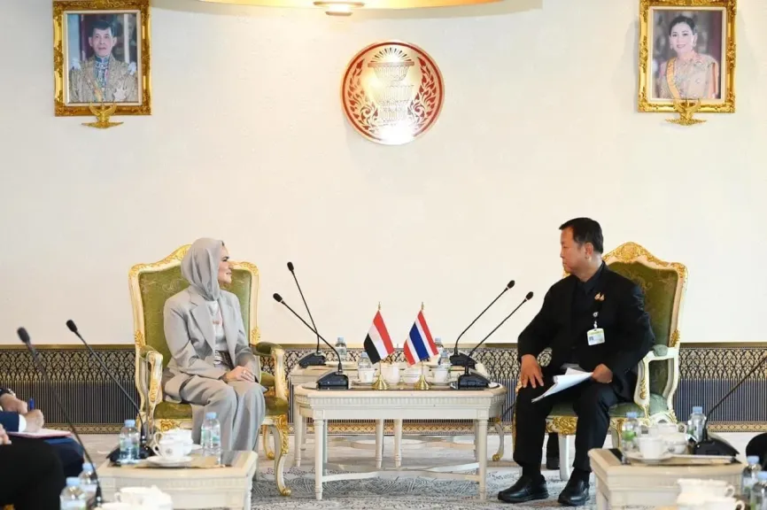 وكيل اقتصادية الشيوخ تبحث مع رئيس لجنة التجارة والصناعة التايلاندي تعزيز التعاون الثنائي