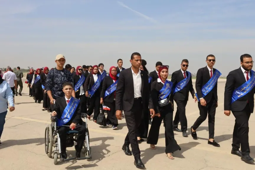 رئيس جامعة المنيا يقود وفدًا طلابيًا إلى المطار الجوي.. رحلة ميدانية لاستلهام بطولات نسور أكتوبر