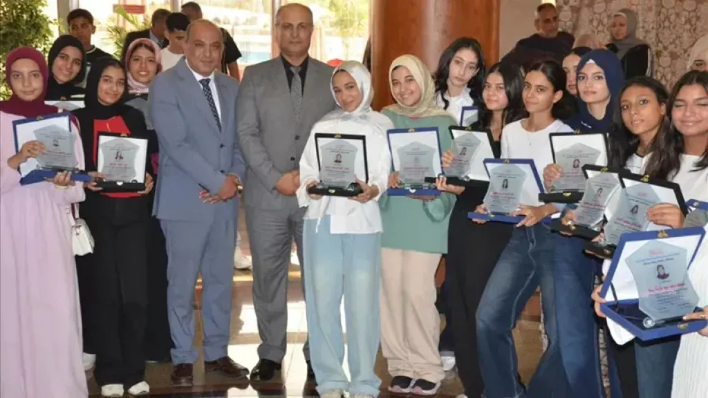 مصر للطيران للخدمات الجوية تكرّم أبناء العاملين المتفوقين في الثانوية العامة والشهادة الإعدادية