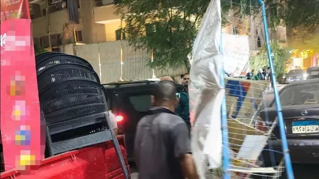 حملات مكبرة في حي المعصرة.. غلق محل مخالف ورفع الإشغالات بكورنيش النيل