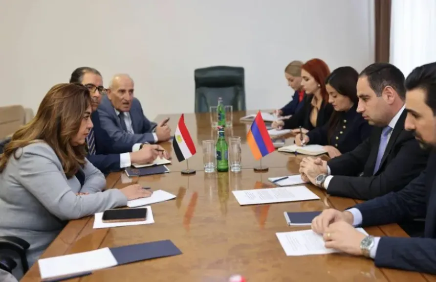 وزيرة التنمية المحلية والبيئه تبحث مع وزير أرميني التعاون في إدارة المخلفات والطاقة المتجددة
