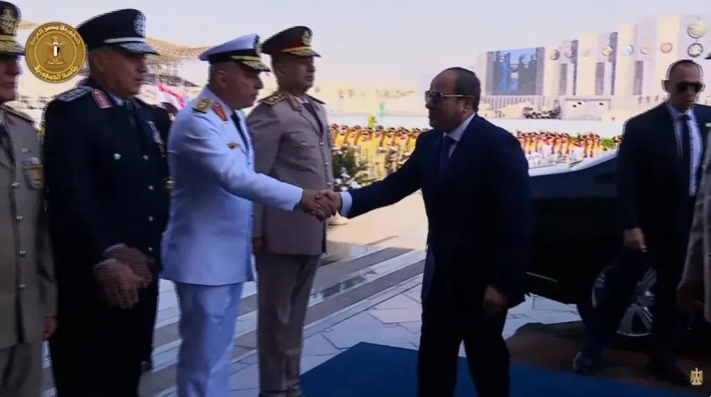 الرئيس السيسي يصل مقر حفل تخرج دفعات جديدة من الأكاديمية العسكرية المصرية
